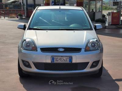 Ford Fiesta 1.2i 16V 5 porte Ghia Argento usata Quarto