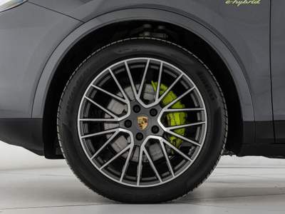Porsche Cayenne Coupé 3.0 V6 E-Hybrid Grigio usata Milano