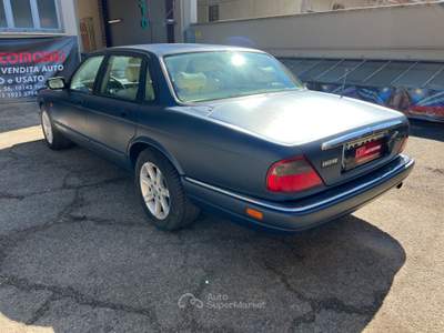 Jaguar XJ Xj- sover-daimiler six.4.0 cat automatico Blu/Azzurro usata Rosta