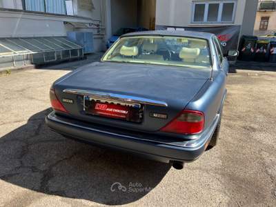 Jaguar XJ Xj- sover-daimiler six.4.0 cat automatico Blu/Azzurro usata Rosta