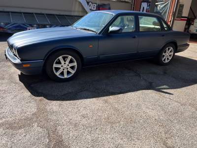 Jaguar XJ Xj- sover-daimiler six.4.0 cat automatico Blu/Azzurro usata Rosta