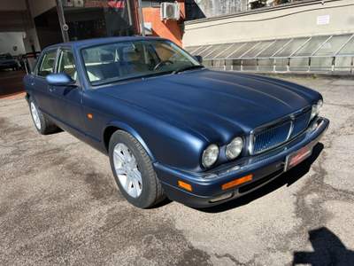 Jaguar XJ Xj- sover-daimiler six.4.0 cat automatico Blu/Azzurro usata Rosta