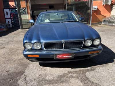 Jaguar XJ Xj- sover-daimiler six.4.0 cat automatico Blu/Azzurro usata Rosta