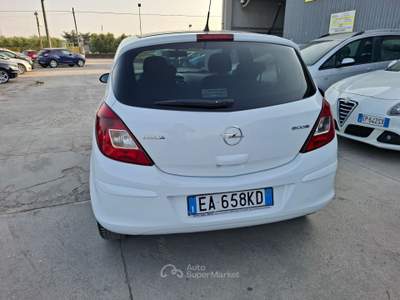 Opel Corsa (EURO 4) BICOLORE Bianco usata ANDRIA