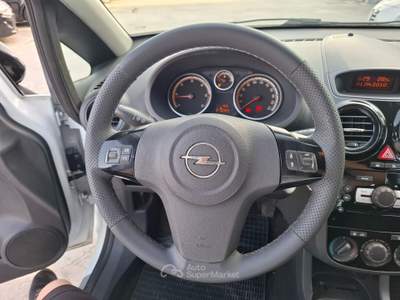 Opel Corsa (EURO 4) BICOLORE Bianco usata ANDRIA