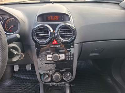 Opel Corsa (EURO 4) BICOLORE Bianco usata ANDRIA