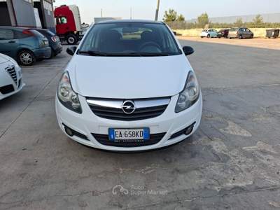 Opel Corsa (EURO 4) BICOLORE Bianco usata ANDRIA