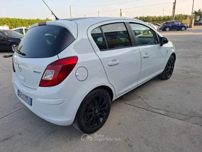Opel Corsa (EURO 4) BICOLORE Bianco usata ANDRIA