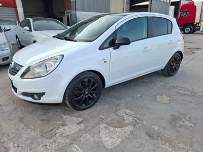 Opel Corsa (EURO 4) BICOLORE Bianco usata ANDRIA