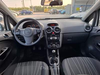 Opel Corsa (EURO 4) BICOLORE Bianco usata ANDRIA