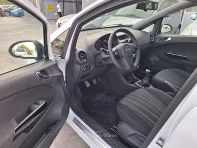 Opel Corsa (EURO 4) BICOLORE Bianco usata ANDRIA