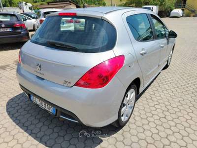 Peugeot 308 1.6 e-hdi 8v Access s&s 112cv 5p Argento usata Cigognola