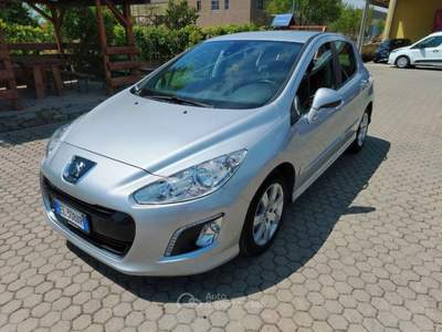 Peugeot 308 1.6 e-hdi 8v Access s&s 112cv 5p Argento usata Cigognola