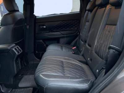 Mitsubishi Outlander 2.4 MIVEC 4WD PHEV Grigio usata Castelnuovo Rangone