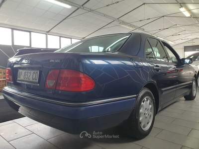 Mercedes-Benz Classe E E 250 diesel cat Elegance UNICO PROPRIETARIO Blu/Azzurro usata larciano