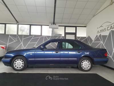 Mercedes-Benz Classe E E 250 diesel cat Elegance UNICO PROPRIETARIO Blu/Azzurro usata larciano
