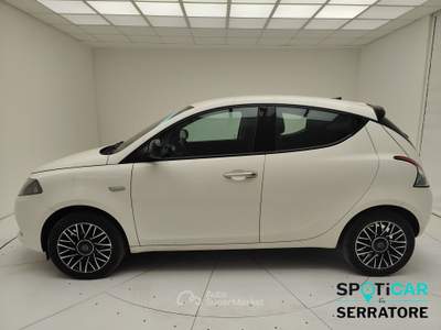 Lancia Ypsilon III 2021 1.0 firefly hybrid Platino s&s 70cv Bianco usata Erba