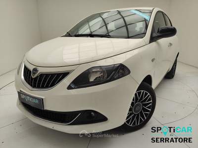 Lancia Ypsilon III 2021 1.0 firefly hybrid Platino s&s 70cv Bianco usata Erba