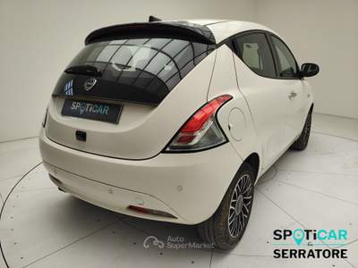 Lancia Ypsilon III 2021 1.0 firefly hybrid Platino s&s 70cv Bianco usata Erba