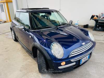 MINI 1.5 Cooper D Hype 5 1.4 tdi One D de luxe TETTO APRILE Blu/Azzurro usata ALTAMURA