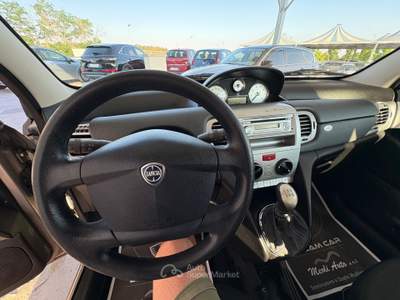 Lancia Ypsilon Unyca Oro usata ALTAMURA