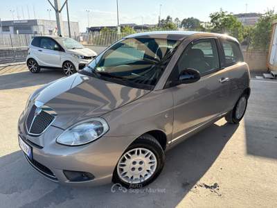Lancia Ypsilon Unyca Oro usata ALTAMURA