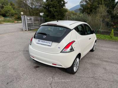 Lancia Ypsilon 1.3 MJT 16V 95 CV 5 porte S&S Gold Bianco usata Trescore Balneario