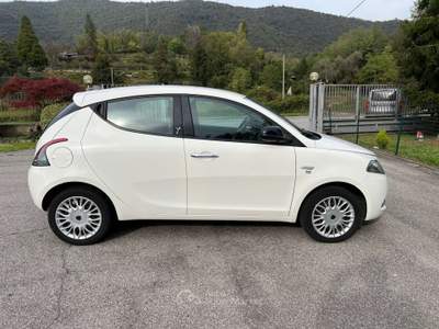 Lancia Ypsilon 1.3 MJT 16V 95 CV 5 porte S&S Gold Bianco usata Trescore Balneario