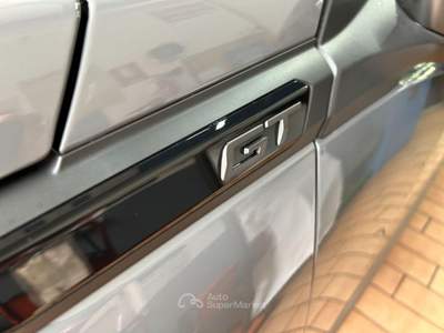 Peugeot 2008 Hybrid 145 e-DCS6 GT Vision+ Navi+ Acc cruise Grigio usata Melegnano