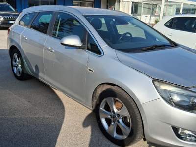 Opel Astra astra turbo diesel cambio automatico Argento usata Monopoli