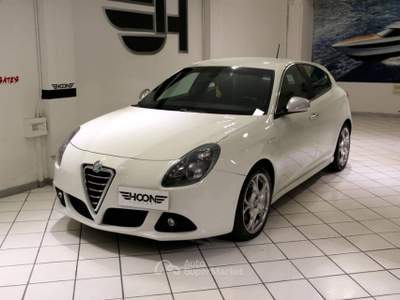 Alfa Romeo Giulietta 1.4 t. m.air Distinctive 170cv Bianco usata Viterbo