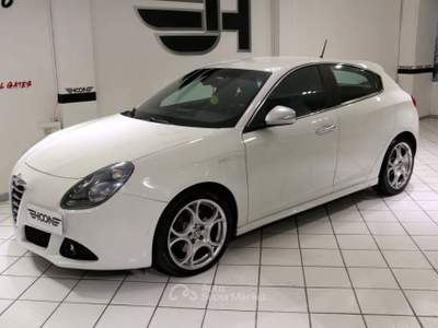 Alfa Romeo Giulietta 1.4 t. m.air Distinctive 170cv Bianco usata Viterbo
