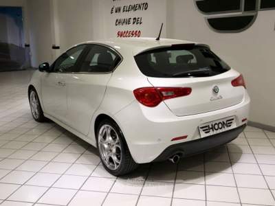 Alfa Romeo Giulietta 1.4 t. m.air Distinctive 170cv Bianco usata Viterbo