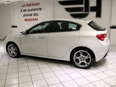 Alfa Romeo Giulietta 1.4 t. m.air Distinctive 170cv Bianco usata Viterbo