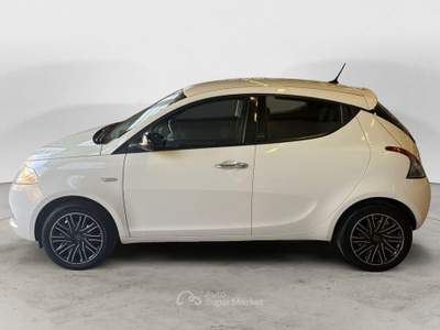 Lancia Ypsilon III 2015 Benzina 1.0 firefly hybrid Silver s&s 70cv Bianco usata Monza