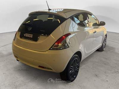 Lancia Ypsilon III 2015 Benzina 1.0 firefly hybrid Silver s&s 70cv Bianco usata Monza