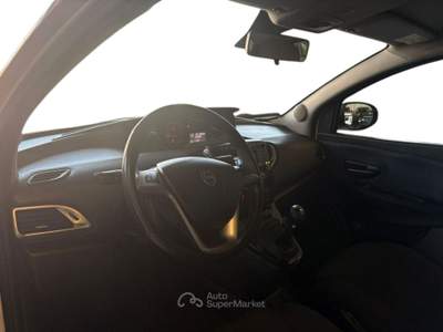 Lancia Ypsilon III 2015 Benzina 1.0 firefly hybrid Silver s&s 70cv Bianco usata Monza