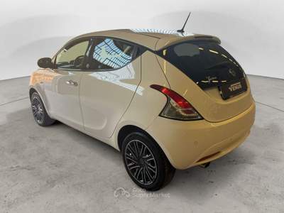 Lancia Ypsilon III 2015 Benzina 1.0 firefly hybrid Silver s&s 70cv Bianco usata Monza