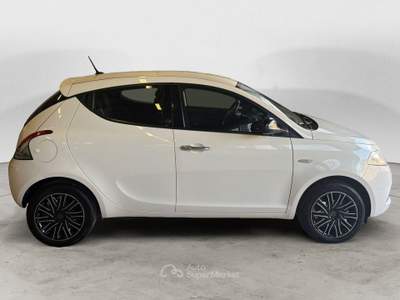 Lancia Ypsilon III 2015 Benzina 1.0 firefly hybrid Silver s&s 70cv Bianco usata Monza