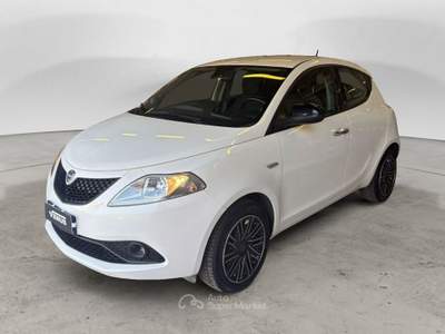 Lancia Ypsilon III 2015 Benzina 1.0 firefly hybrid Silver s&s 70cv Bianco usata Monza