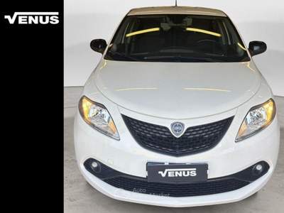 Lancia Ypsilon III 2015 Benzina 1.0 firefly hybrid Silver s&s 70cv Bianco usata Monza