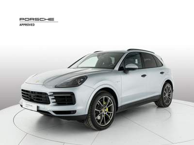 Porsche Cayenne 3.0 V6 E-Hybrid Argento usata Milano