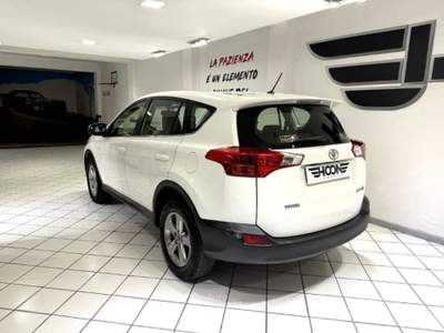 Toyota RAV4 2.0 d-4d 2wd 124cv mt Bianco usata Viterbo