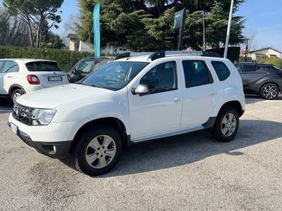 Dacia Duster I 2014 1.6 Laureate Gpl 4x2 105cv Bianco usata Erba