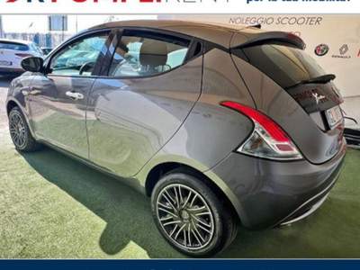 Lancia Ypsilon 1.0 firefly hybrid Gold s&s 70cv 5p.ti Grigio usata Pompei