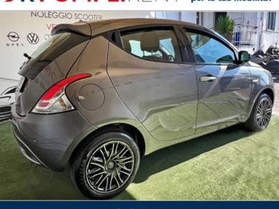 Lancia Ypsilon 1.0 firefly hybrid Gold s&s 70cv 5p.ti Grigio usata Pompei