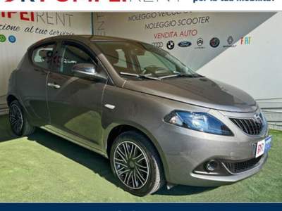Lancia Ypsilon 1.0 firefly hybrid Gold s&s 70cv 5p.ti Grigio usata Pompei