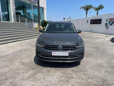 Volkswagen Tiguan 2.0 TDI 150CV SCR DSG Life Grigio usata Lucugnano