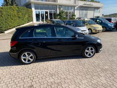 Mercedes-Benz Classe B MERCEDES CLASSE B 180 CDI1.8 Automatic PREMIUM AMG ,TETTO ,GANCIO TRAINO Nero usata Corato