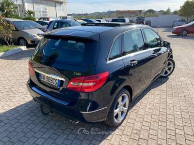 Mercedes-Benz Classe B MERCEDES CLASSE B 180 CDI1.8 Automatic PREMIUM AMG ,TETTO ,GANCIO TRAINO Nero usata Corato